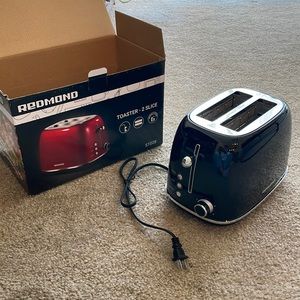 BRAND NEW Black Redmond Toaster